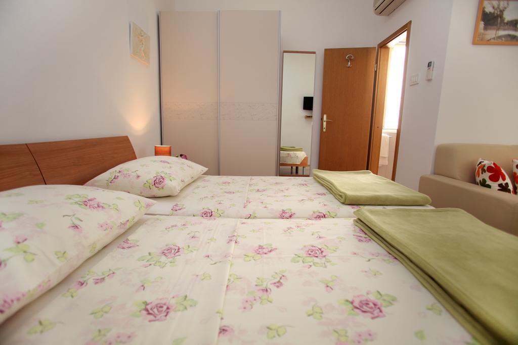Room Mira Trogir Exterior photo