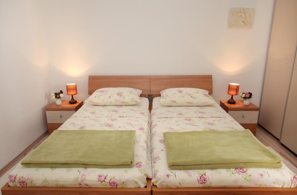 Room Mira Trogir Exterior photo